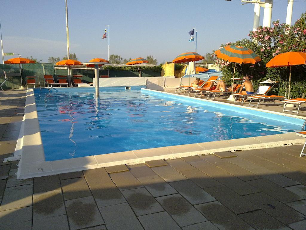 Hotel Emma Nord Rimini Exteriér fotografie